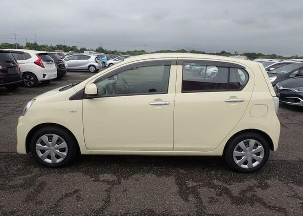 Toyota Yaris Excel Red #9