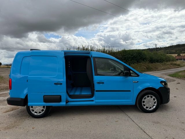 Volkswagen Caddy Maxi 2016 2.0 Tdi C20 Bluemotion Tech Startline Panel V Blue #5