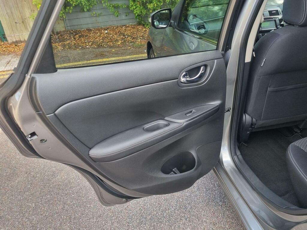 Nissan Pulsar Hatchback #23