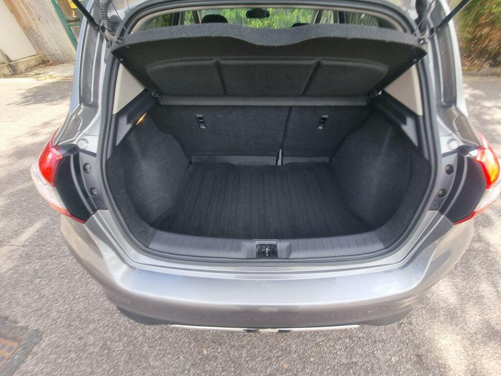 Nissan Pulsar Hatchback #35