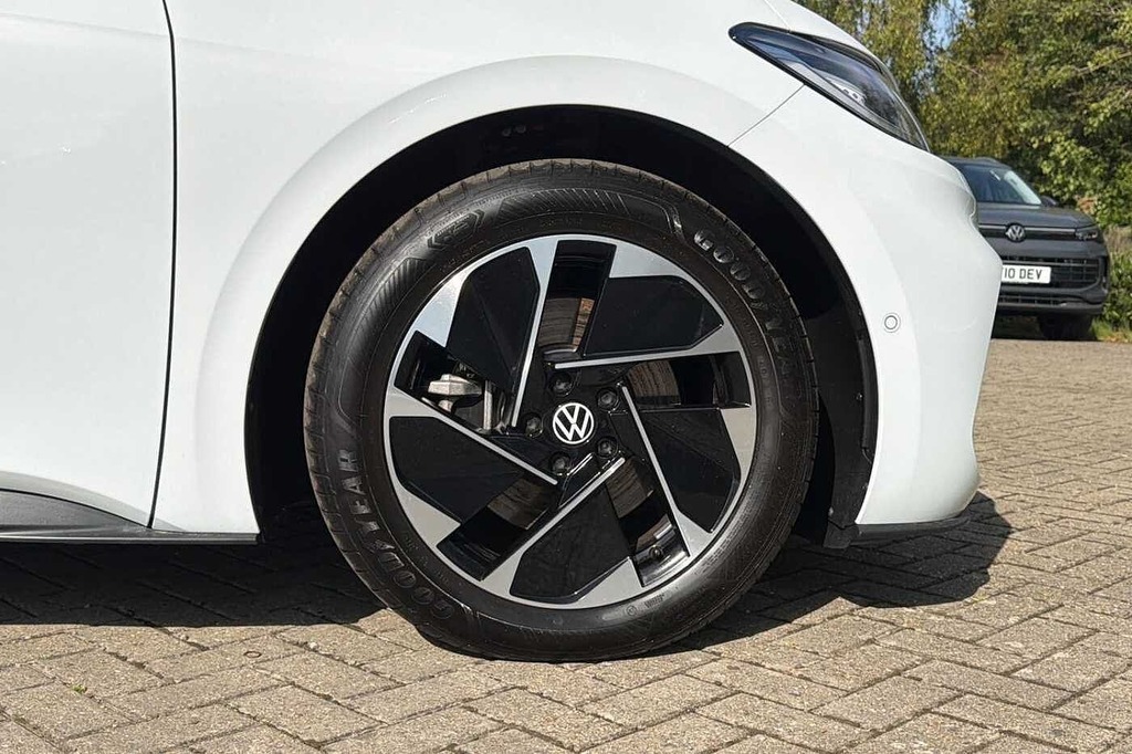 Volkswagen ID.3 Pro 59Kwh Match Hatchback White #5