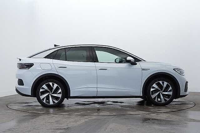 Volkswagen ID.5 Pro Performance 77Kwh Style Suv White #4