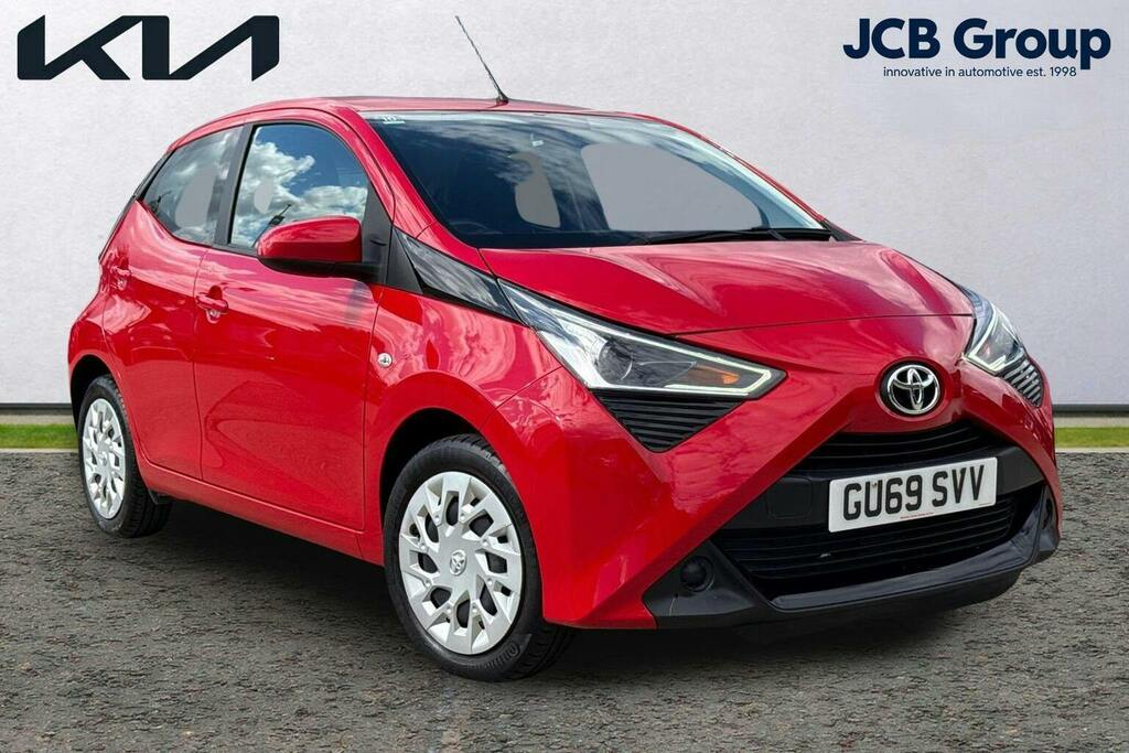Toyota Aygo 1.0 Vvt I X Play Hatchback Red