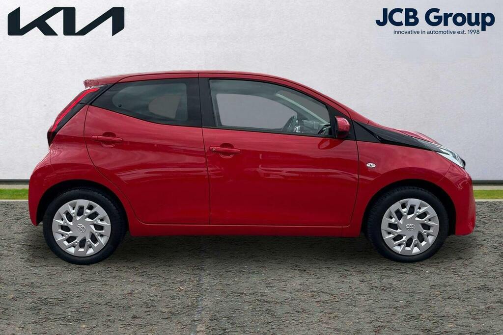 Toyota Aygo 1.0 Vvt I X Play Hatchback Red #4