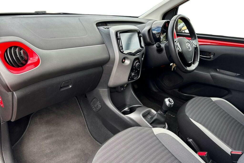 Toyota Aygo 1.0 Vvt I X Play Hatchback Red #2