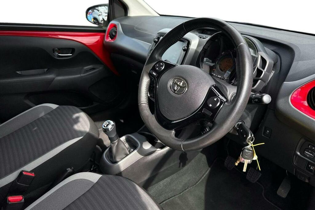 Toyota Aygo 1.0 Vvt I X Play Hatchback Red #6