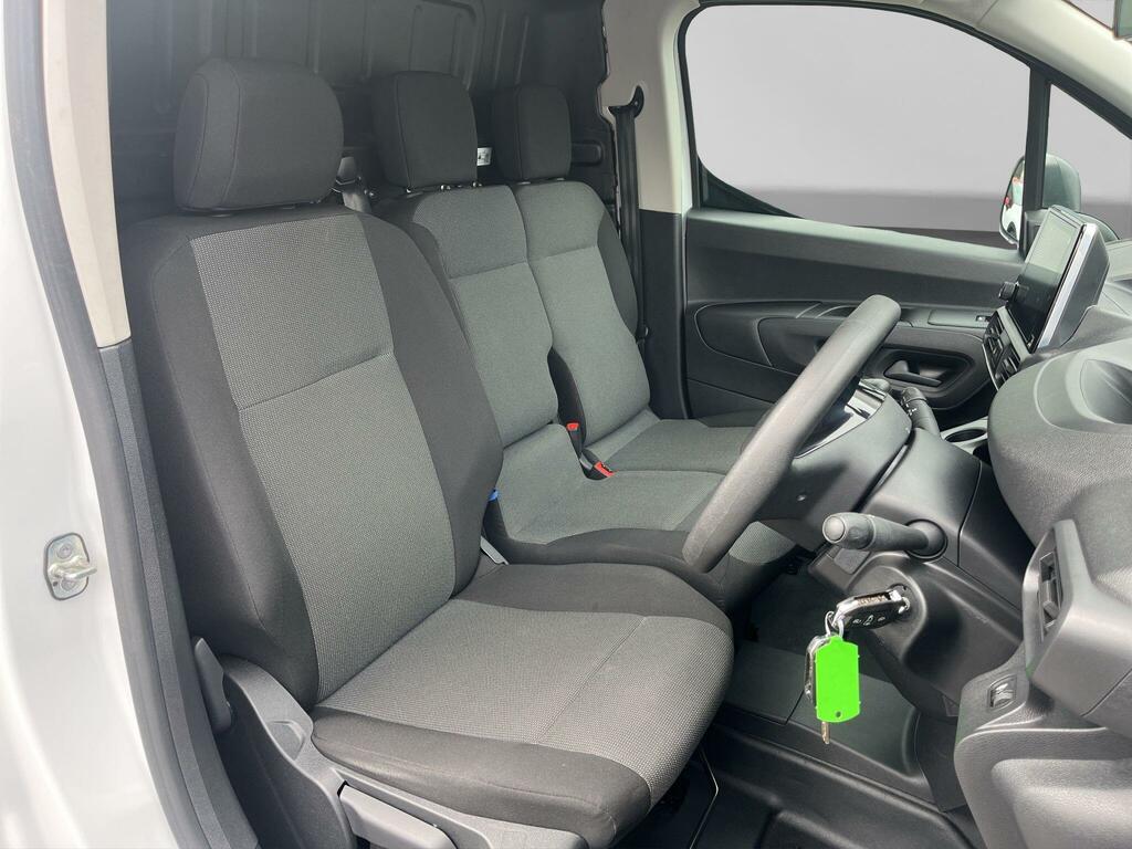 Peugeot Partner Mpv White #12