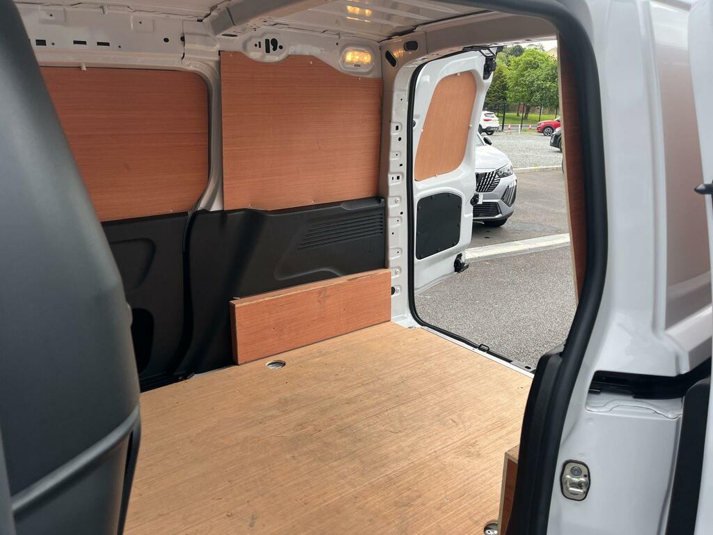 Peugeot Partner Mpv White #25