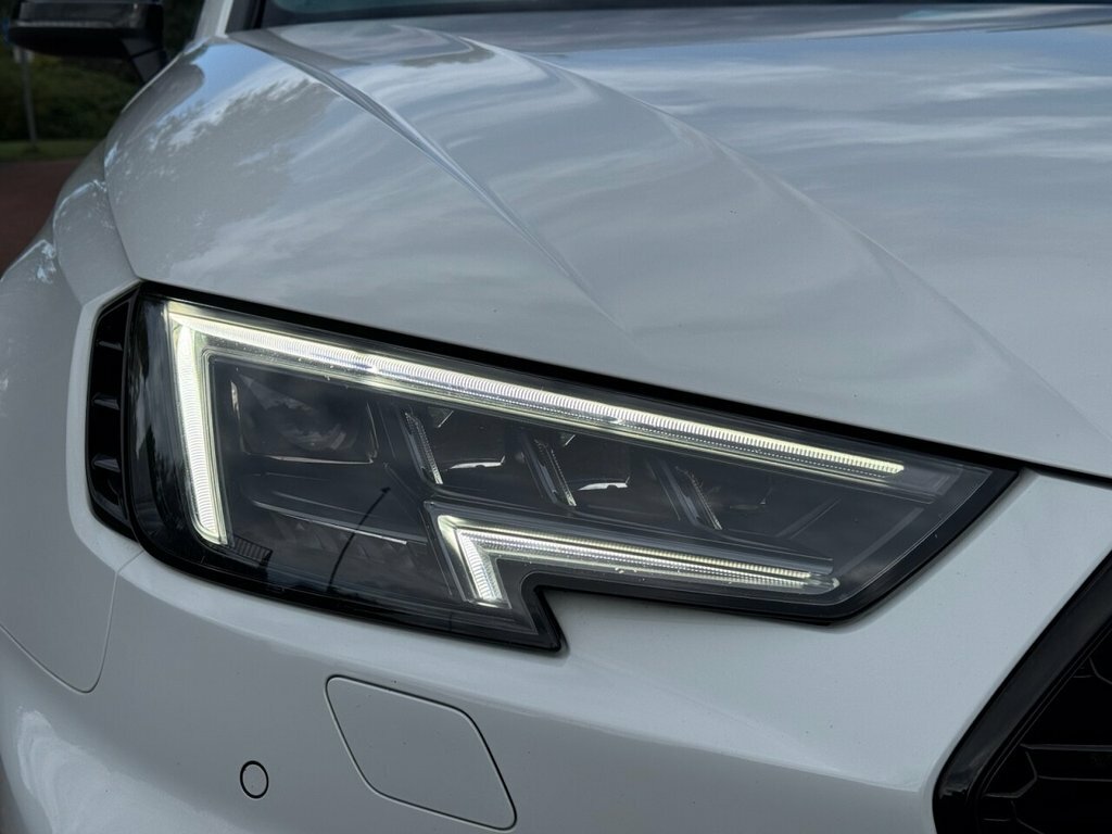 Audi RS4 Avant Estate White #4