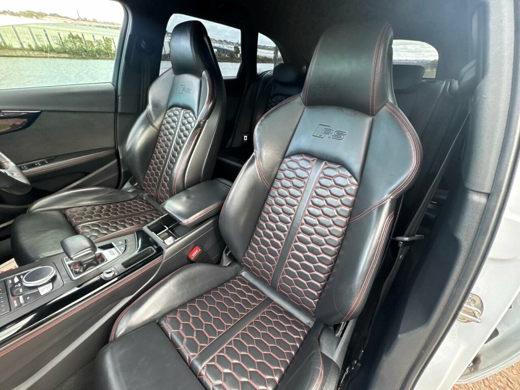 Audi RS4 Avant Estate Black #35