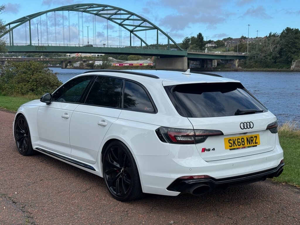 Audi RS4 Avant Estate Black #30