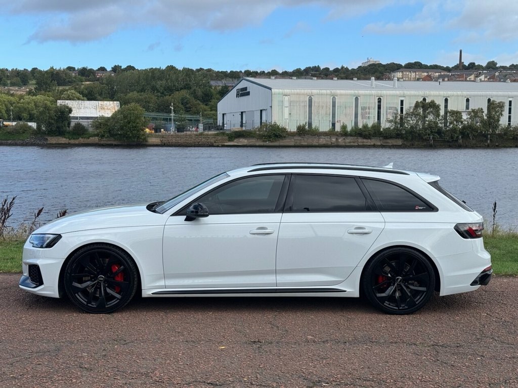 Audi RS4 Avant Estate Black #31
