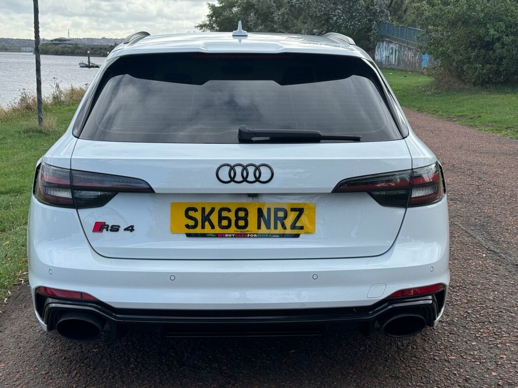 Audi RS4 Avant Estate Black #10