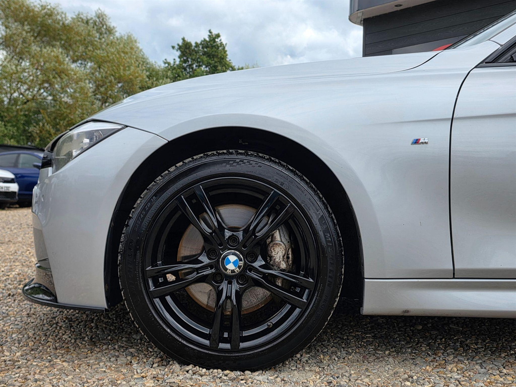 BMW 3 Series 320D Luxury White #18