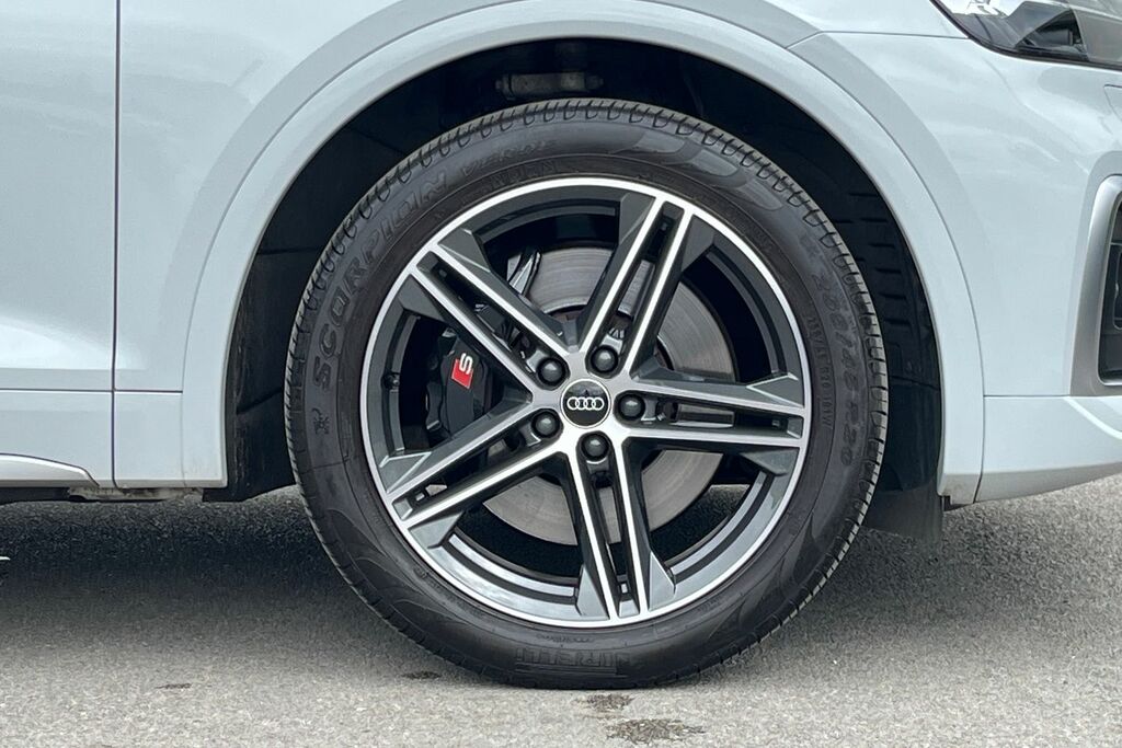 Audi Q5 Sport Black #5