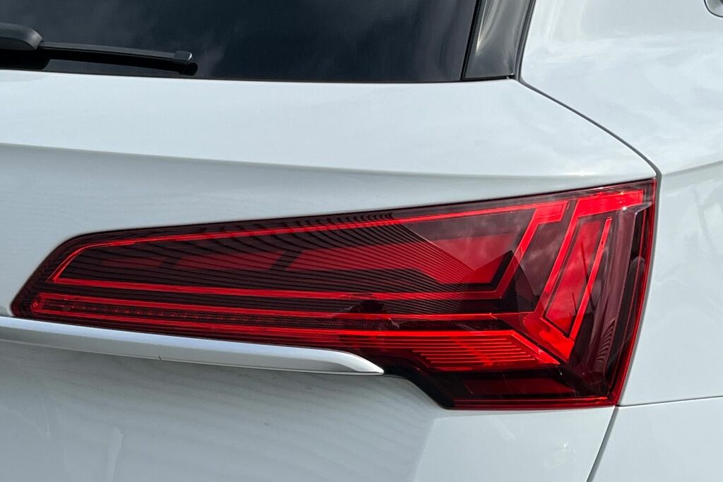 Audi Q5 Sport Black #18