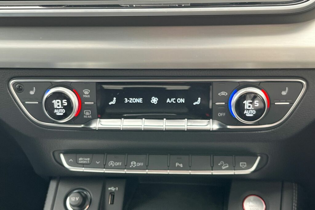 Audi Q5 Sport Black #30