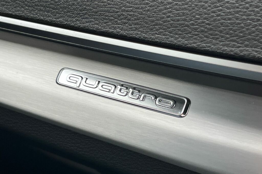 Audi Q5 Sport Black #42