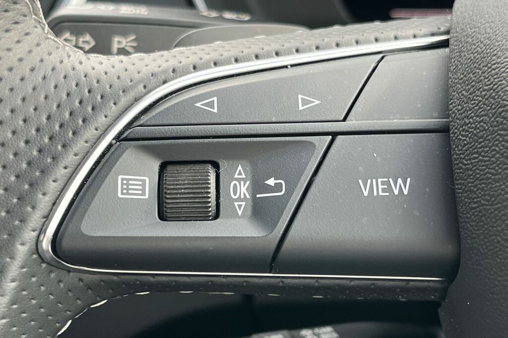 Audi Q5 Sport Black #16