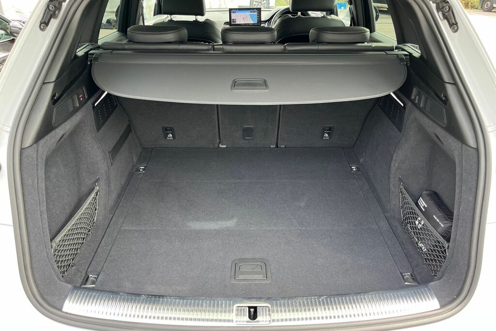 Audi Q5 Sport Black #12