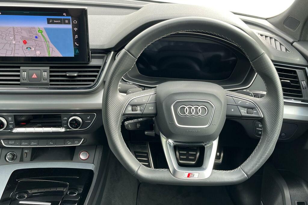 Audi Q5 Sport Black #11