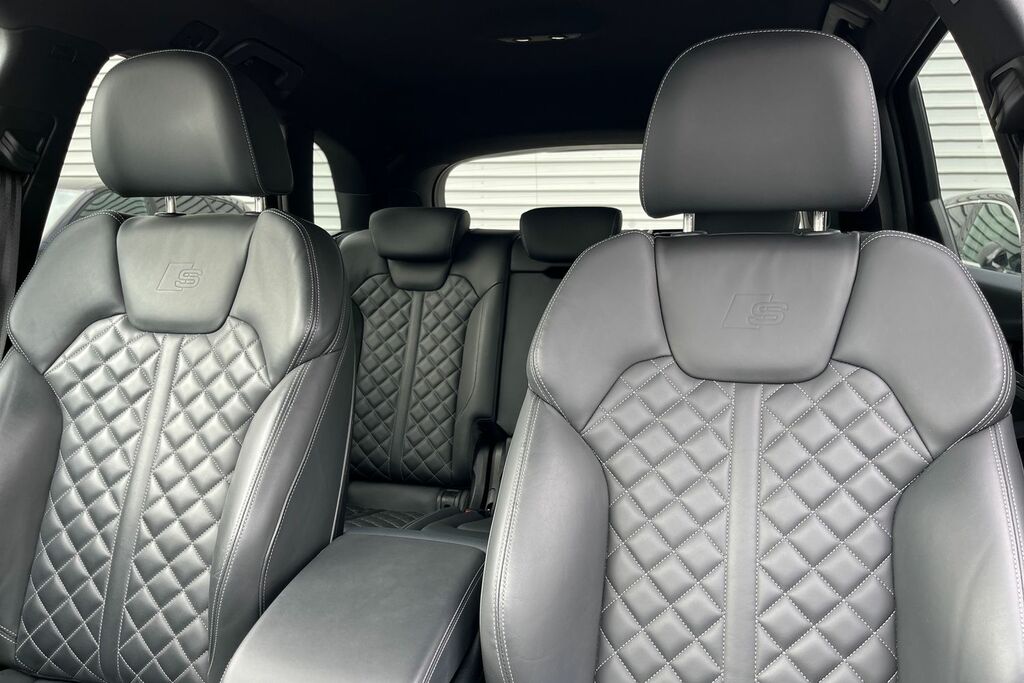 Audi Q5 Sport Black #21