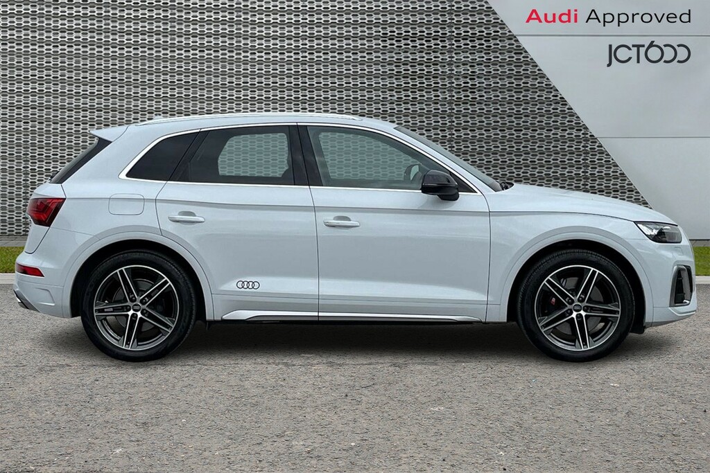 Audi Q5 Sport Black #4