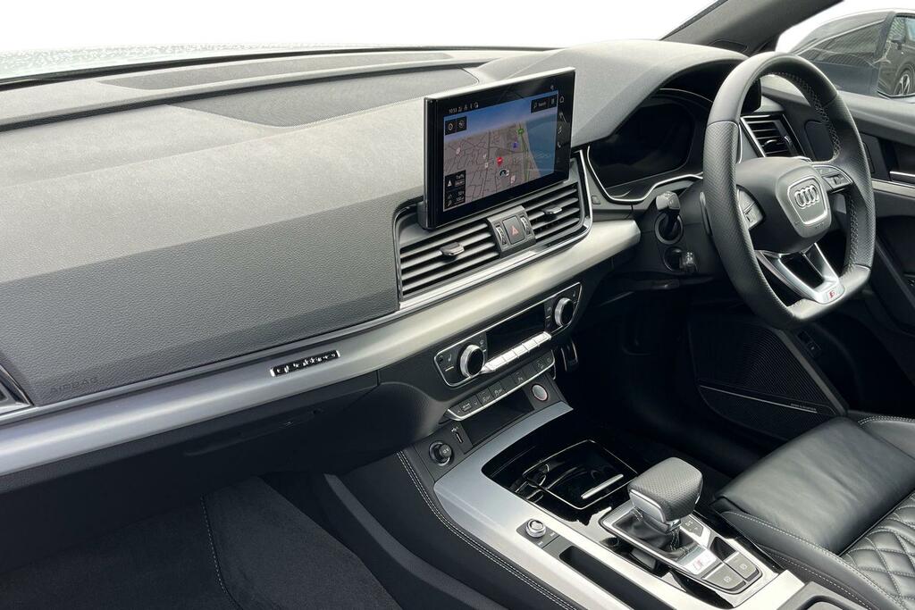 Audi Q5 Sport Black #2