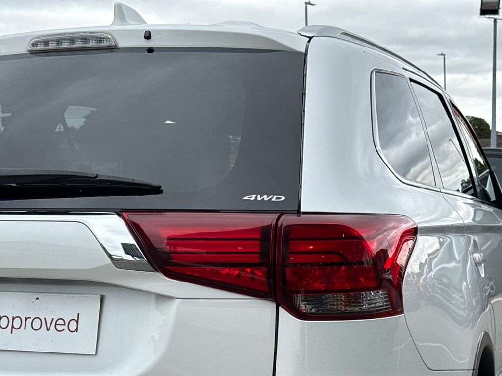 Mitsubishi Outlander 2.4 Phev Dynamic Safety 222 Bhp Parking Se Black #18