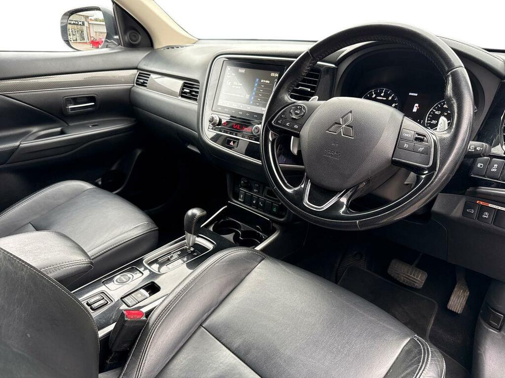 Mitsubishi Outlander 2.4 Phev Dynamic Safety 222 Bhp Parking Se Black #6