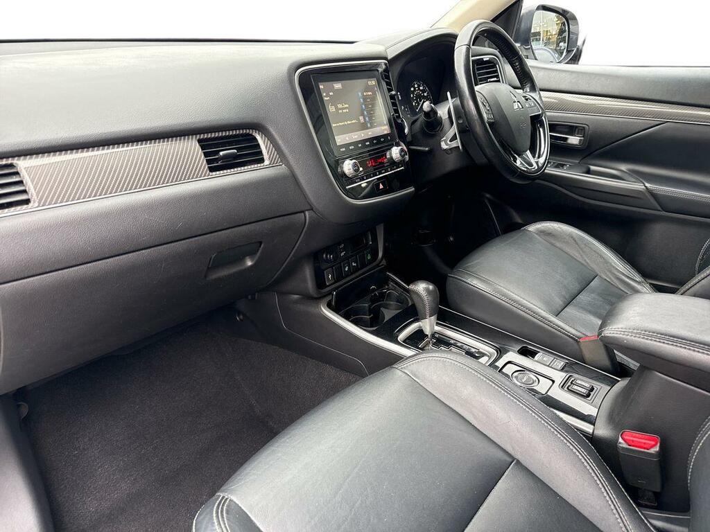 Mitsubishi Outlander 2.4 Phev Dynamic Safety 222 Bhp Parking Se Black #2