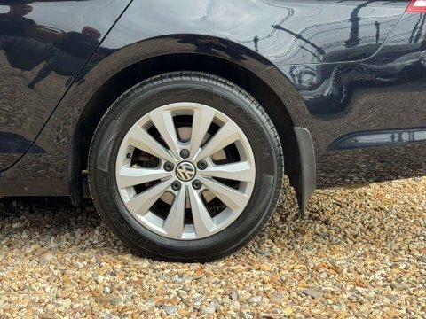 Volkswagen Golf Mk8 Hatchback 5-Dr 1.5 Tsi 150Ps R-line Evo Black #16