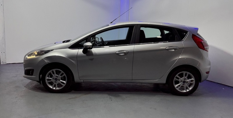 Ford Fiesta Zetec Silver #5