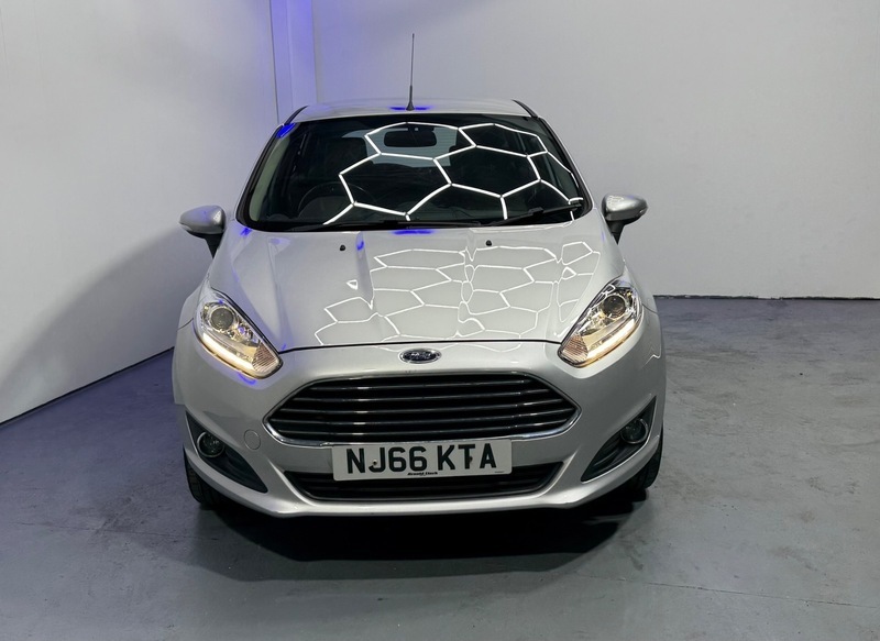 Ford Fiesta Zetec Silver #2