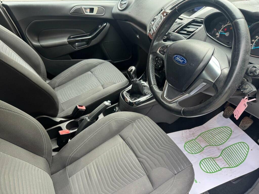 Ford Fiesta 1.25 Style Red #8