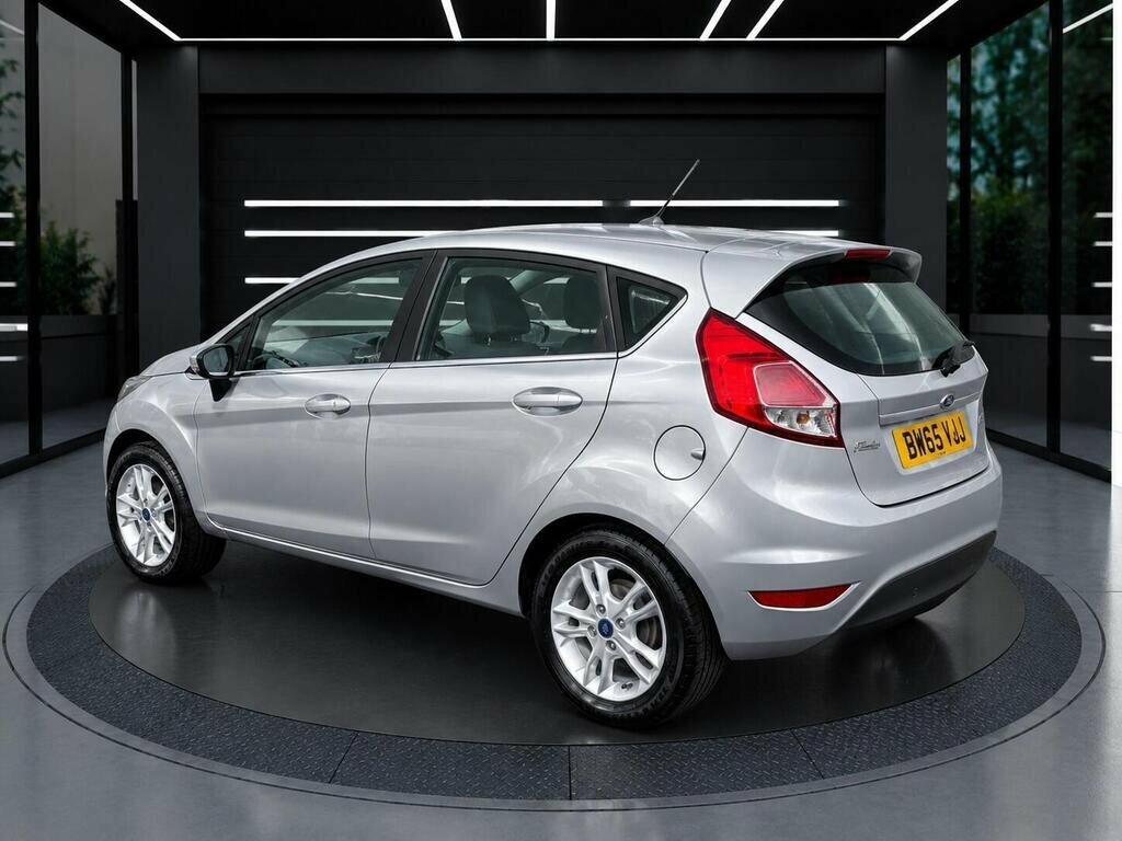 Ford Fiesta 1.25 Style Red #4