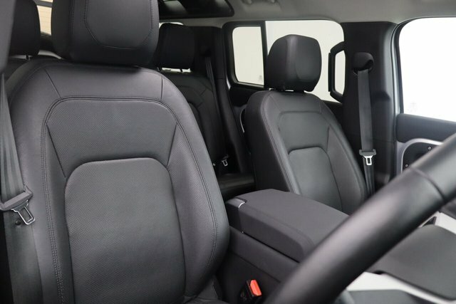Land Rover Defender 110 X-dynamic S Grey #25
