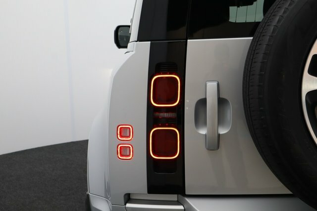 Land Rover Defender 110 X-dynamic S Grey #37