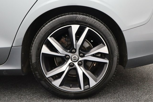 Volvo V60 D4 R-design Red #31