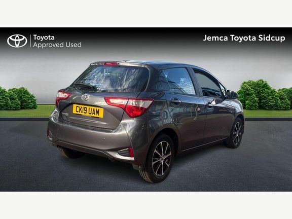 Toyota Yaris 1.5 Vvt-i Icon Tech Euro 6 Grey #2