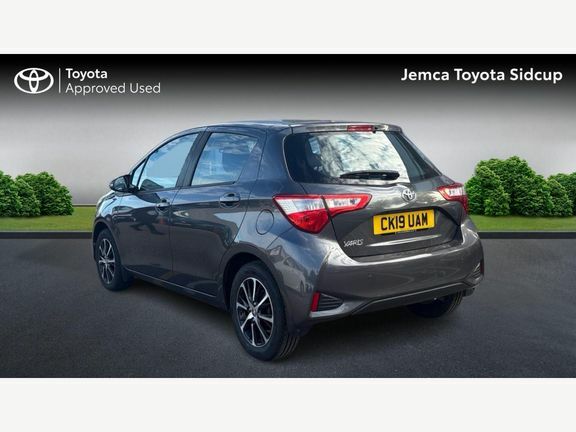 Toyota Yaris 1.5 Vvt-i Icon Tech Euro 6 Grey #4