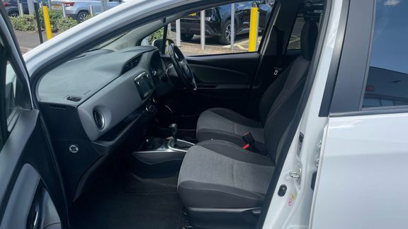 Toyota Yaris Sport 1.5 Cvt Courtesy Car White #4