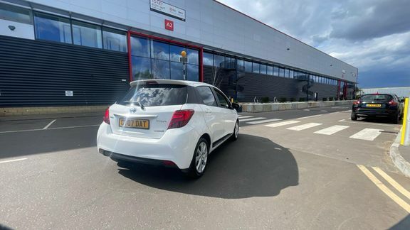Toyota Yaris Sport 1.5 Cvt Courtesy Car White #2