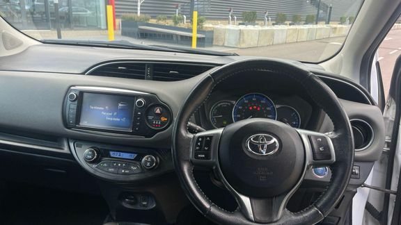 Toyota Yaris Sport 1.5 Cvt Courtesy Car White #5