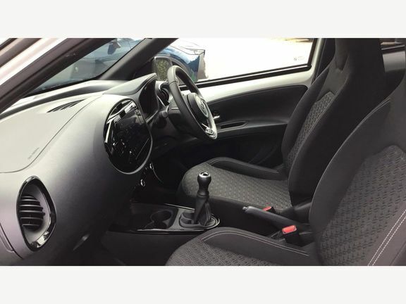 Toyota Aygo X Edge White #5
