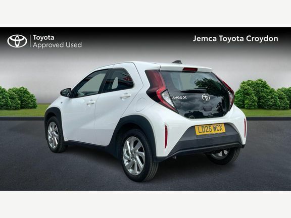Toyota Aygo X Pure Automatic White #4