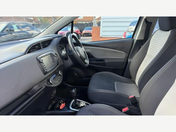 Toyota Yaris Icon Tech Blue #5
