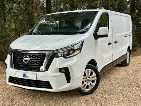 Nissan Primastar Tekna 30 L2 White