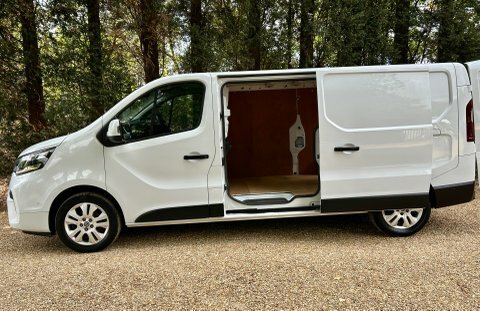 Nissan Primastar Tekna 30 L2 White #3
