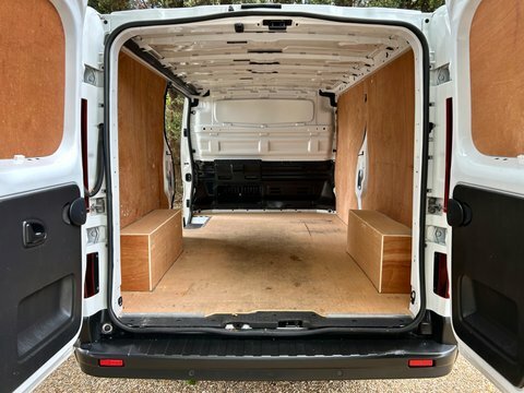 Nissan Primastar Tekna 30 L2 White #5
